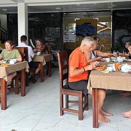 Funwhales Rest House Negombo Eksteriør bilde