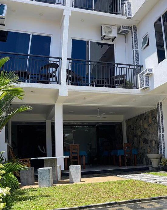 Funwhales Rest House Negombo Eksteriør bilde