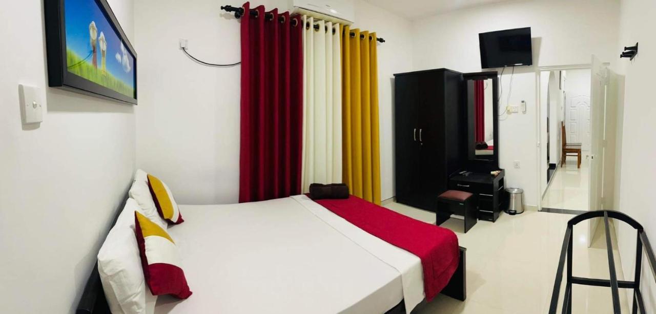 Funwhales Rest House Negombo Eksteriør bilde