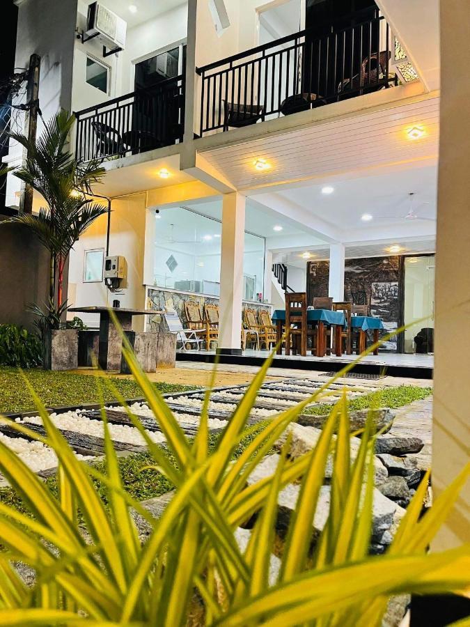 Funwhales Rest House Negombo Eksteriør bilde