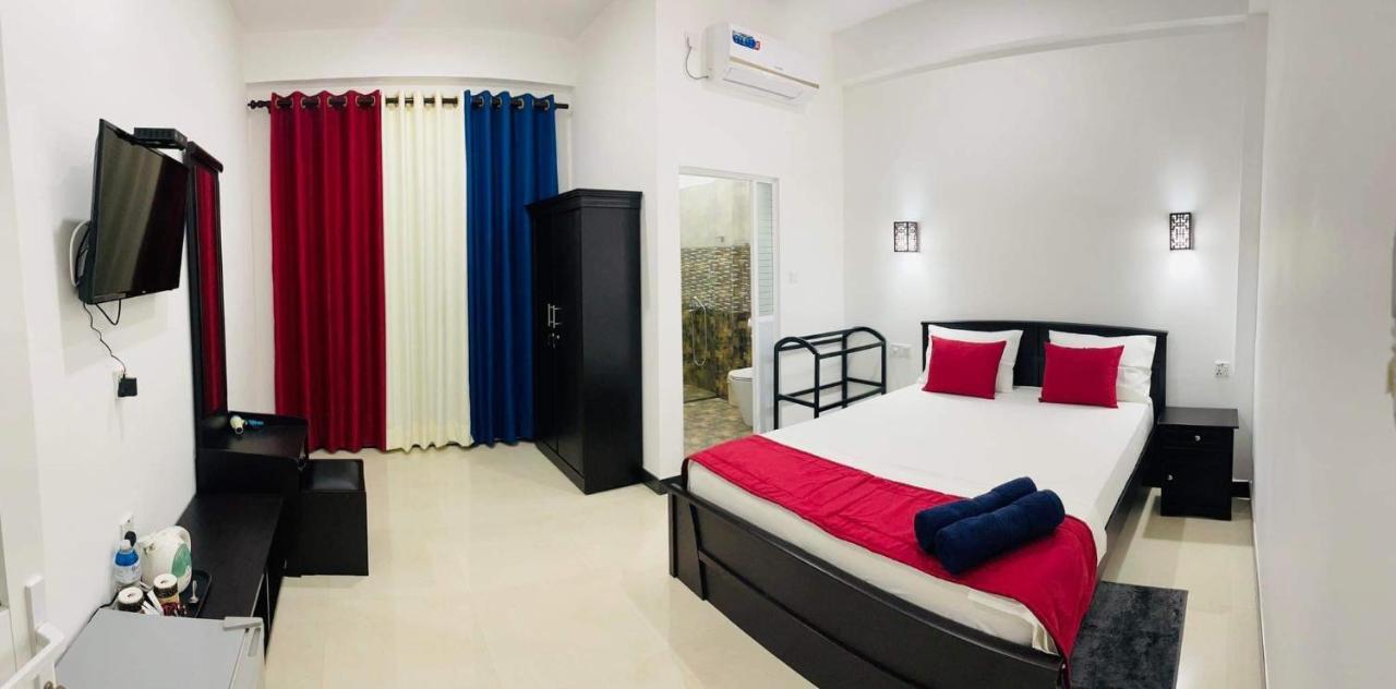 Funwhales Rest House Negombo Eksteriør bilde
