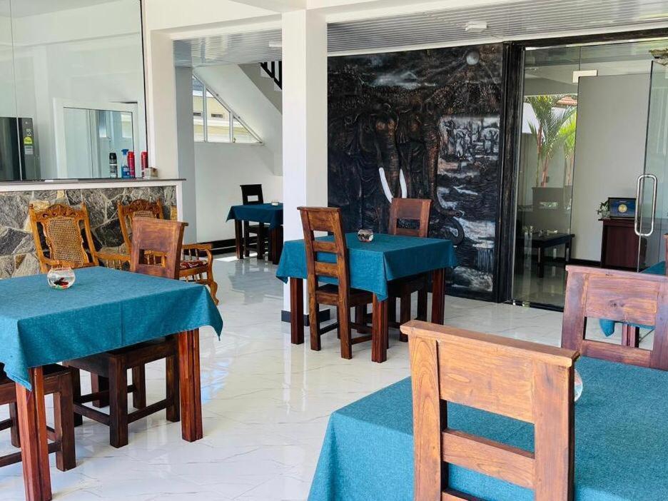 Funwhales Rest House Negombo Eksteriør bilde