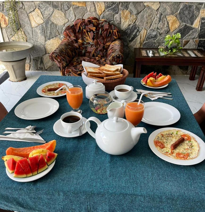 Funwhales Rest House Negombo Eksteriør bilde