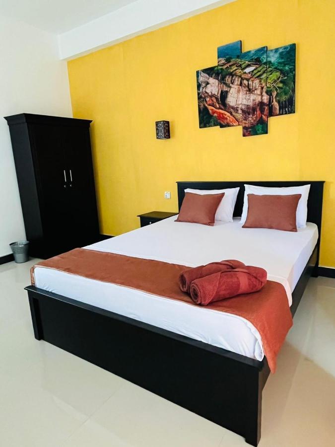 Funwhales Rest House Negombo Eksteriør bilde