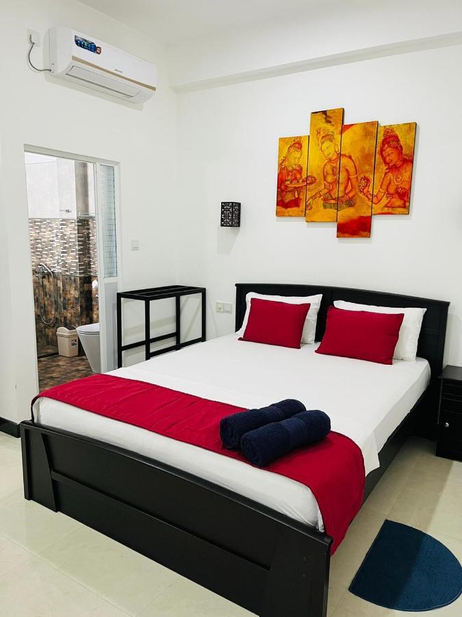 Funwhales Rest House Negombo Eksteriør bilde